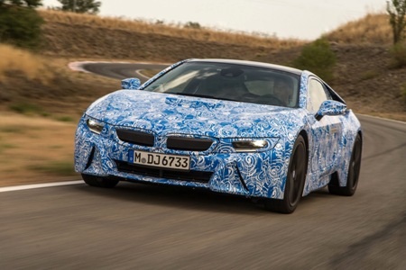 Xe BMW i8 “ngang cơ” Porsche 991 Carrera 4S - 1 Xe BMW i8 sẽ chính thức ra mắt tại Triển lãm ô tô